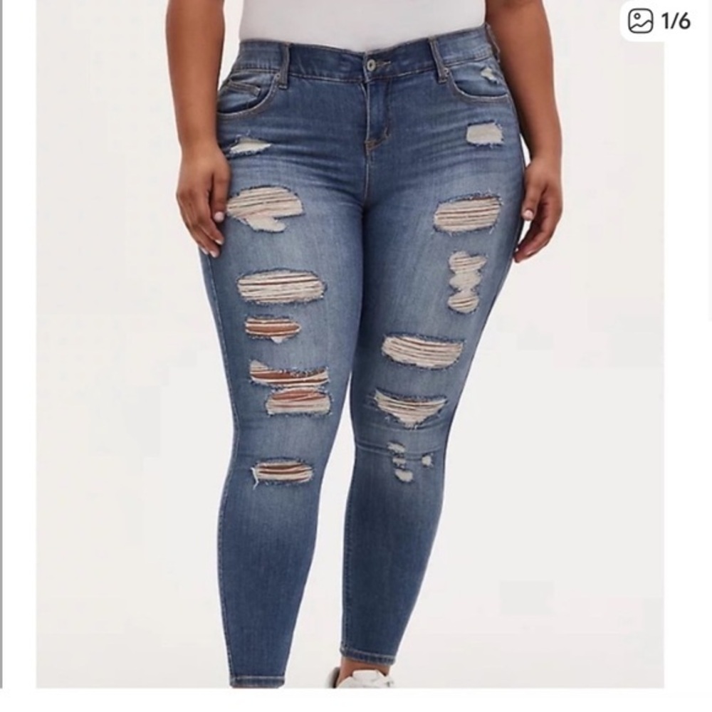 Torrid bombshell, skinny distressed stretch jeans. Size 18.